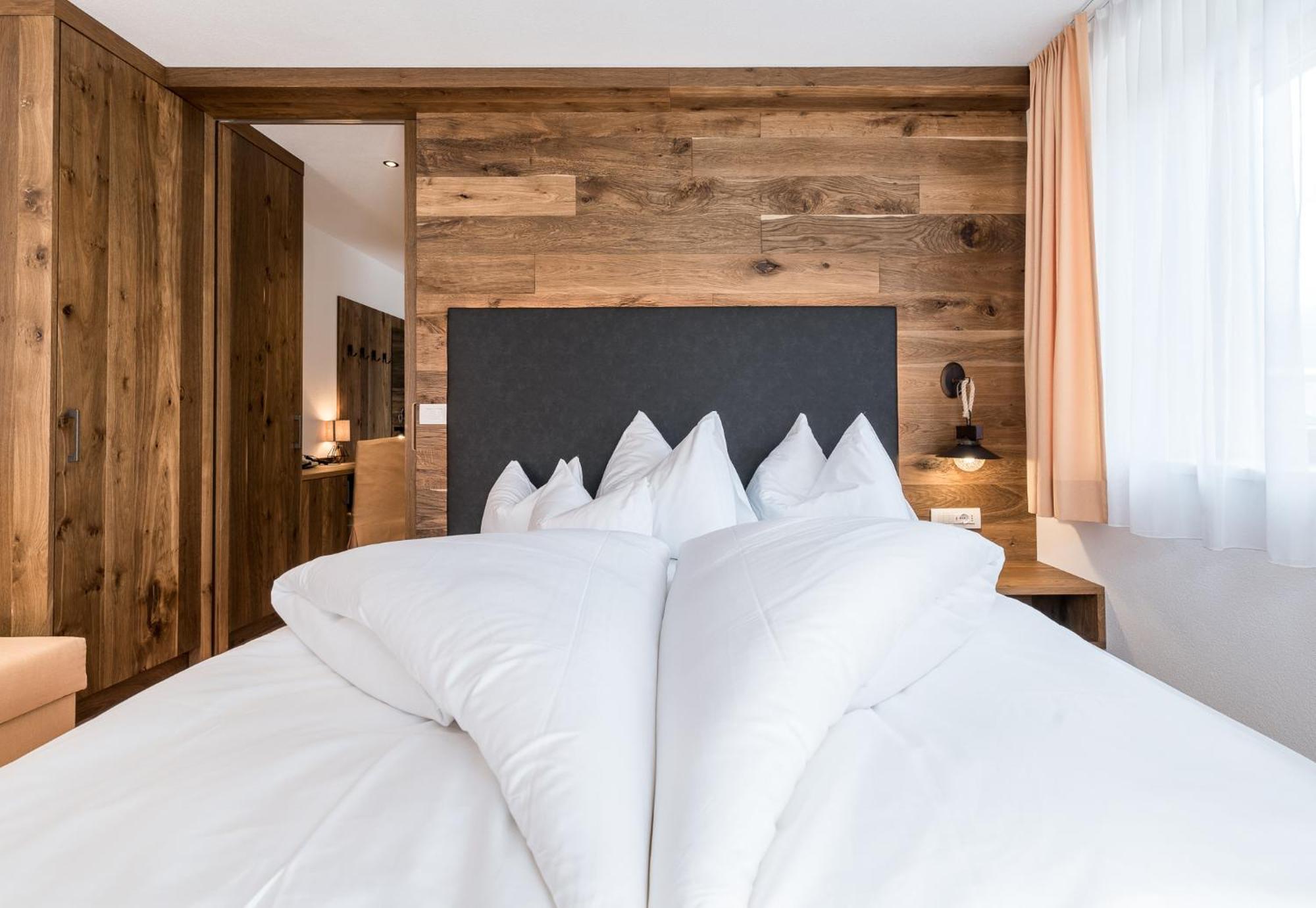 Hotel B&B Feldmessner บรูนิโก ภายนอก รูปภาพ